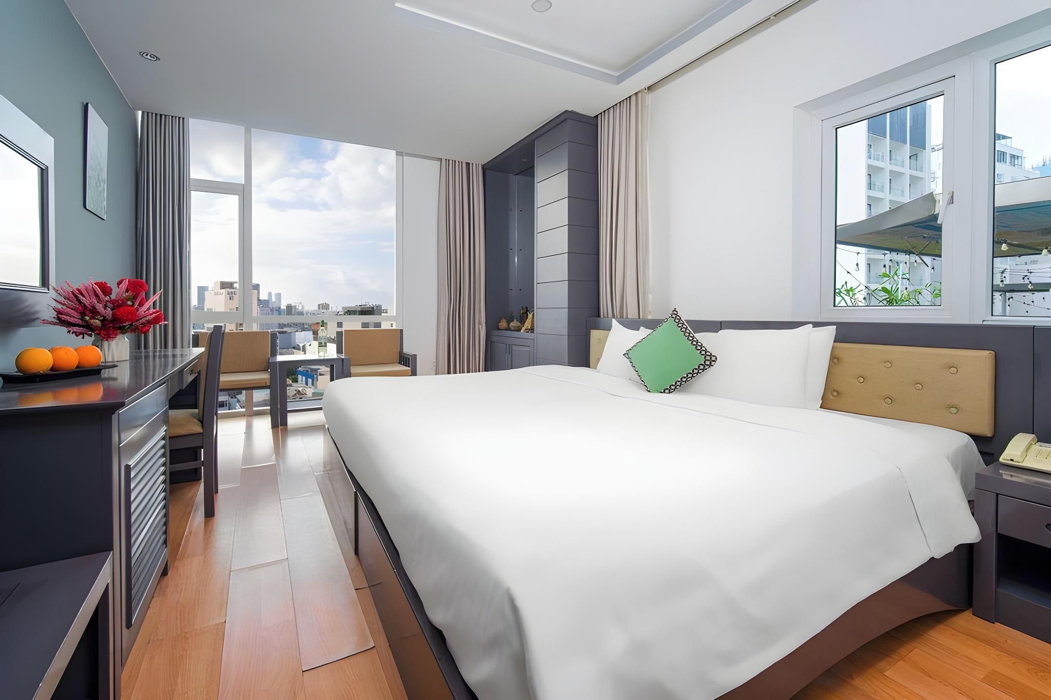 Deluxe Double or Twin Room with City View