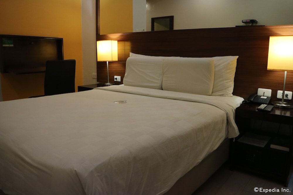 Go Hotels Bacolod Standard Room, 1 Queen Bed 6