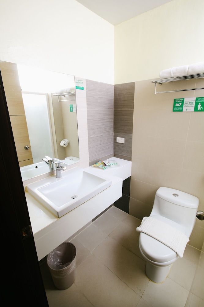 Go Hotels Bacolod Standard Room, 1 Queen Bed 8