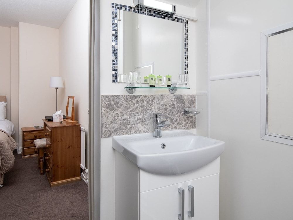 The Mount Pleasant Hotel Economy Double Room, Ensuite 6