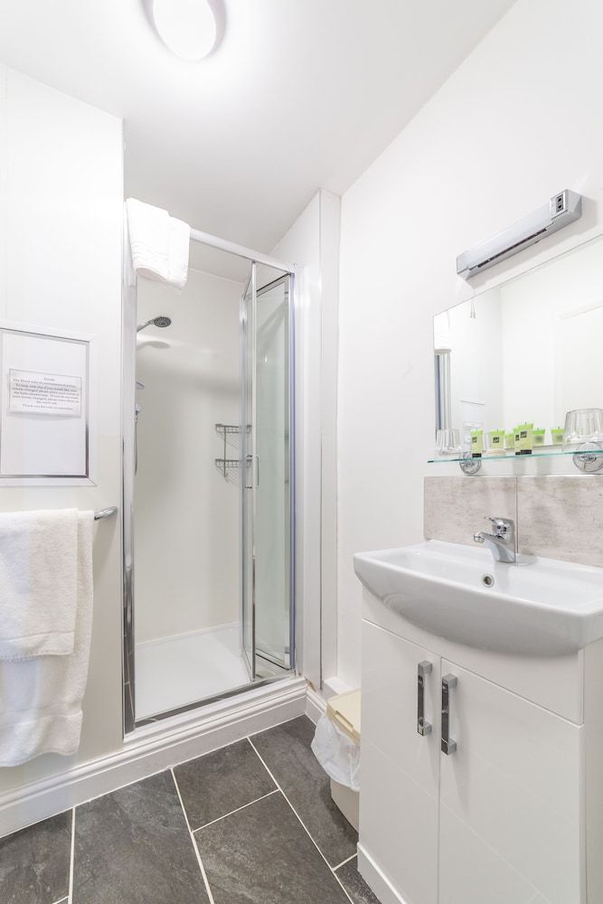 The Mount Pleasant Hotel Deluxe Double Room, Ensuite (With View) 9