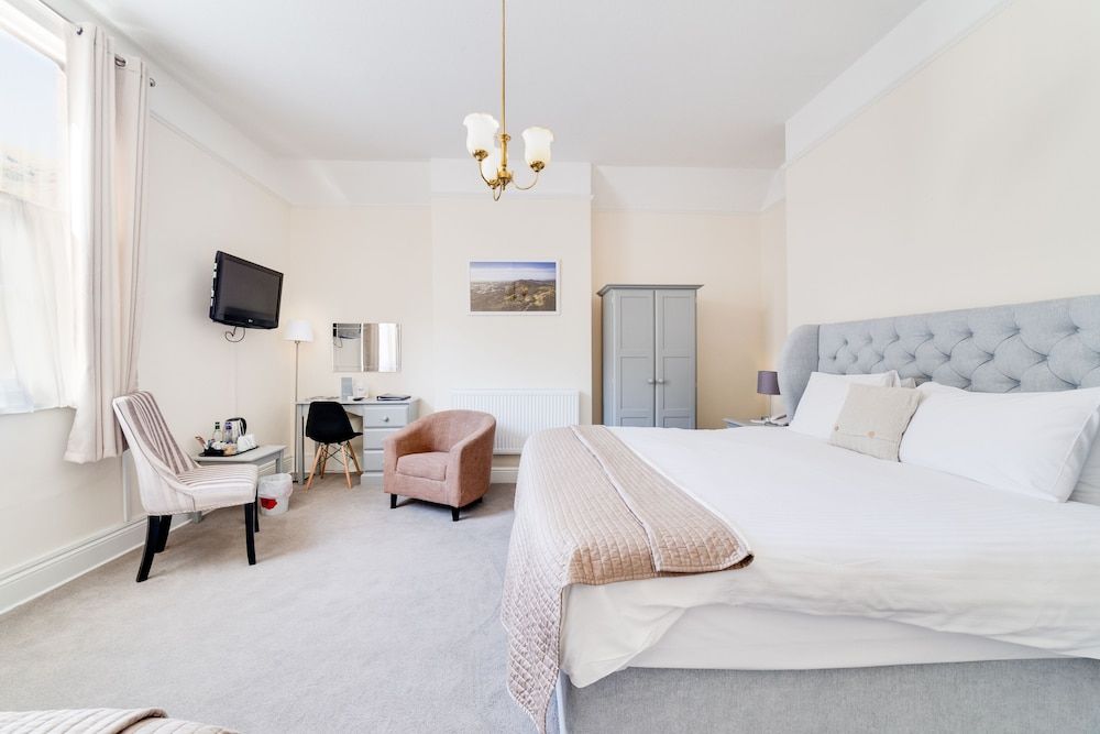 The Mount Pleasant Hotel Family Suite, Ensuite 2