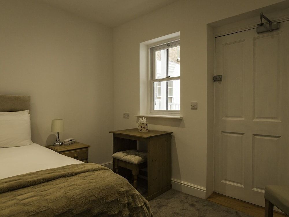 The Mount Pleasant Hotel Economy Double Room, Ensuite 8