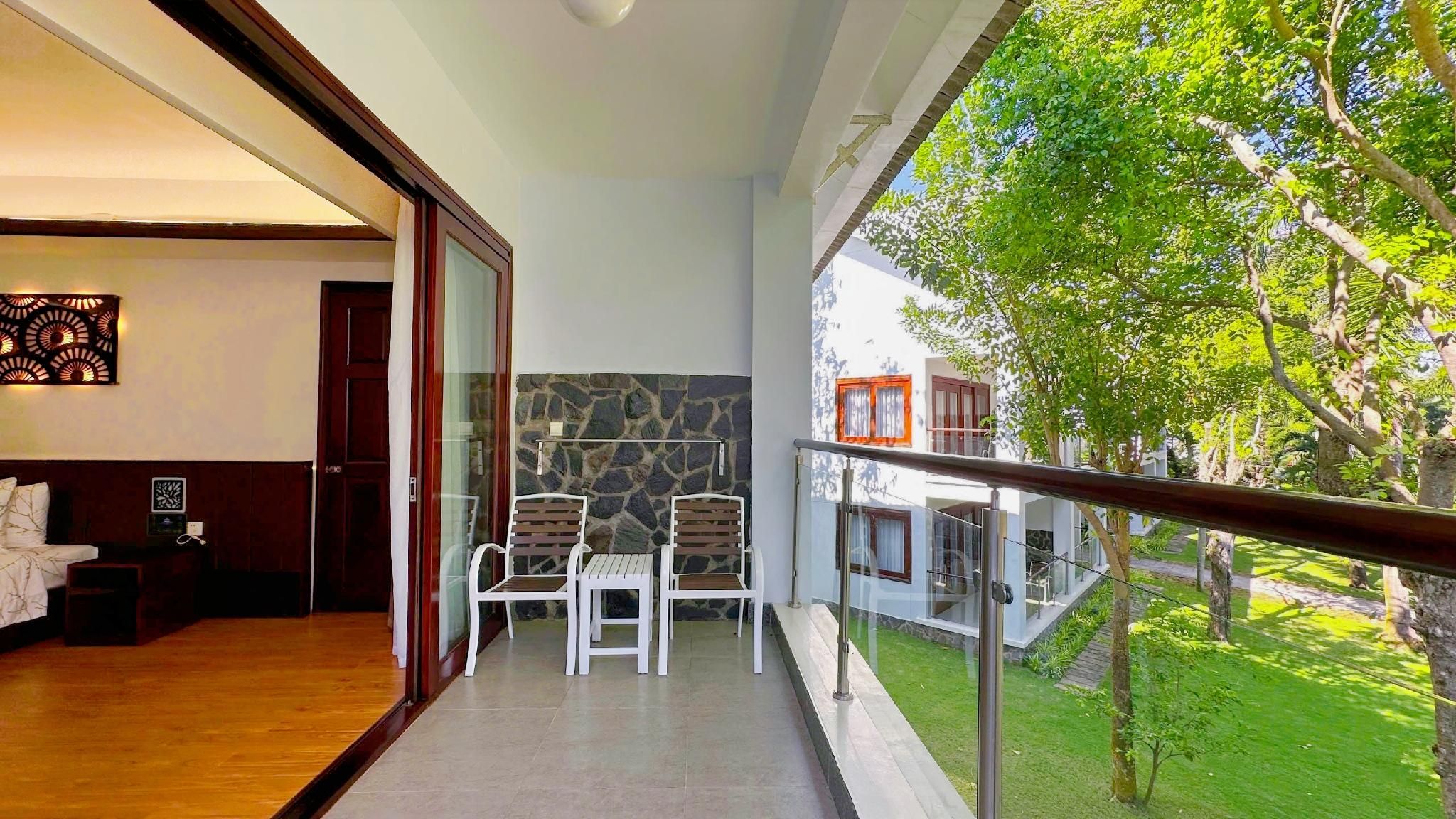 Deluxe Twin Bed with Garden View