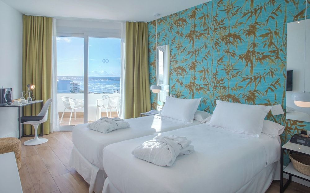 Premium Twin Room, Balcony, Partial Sea View