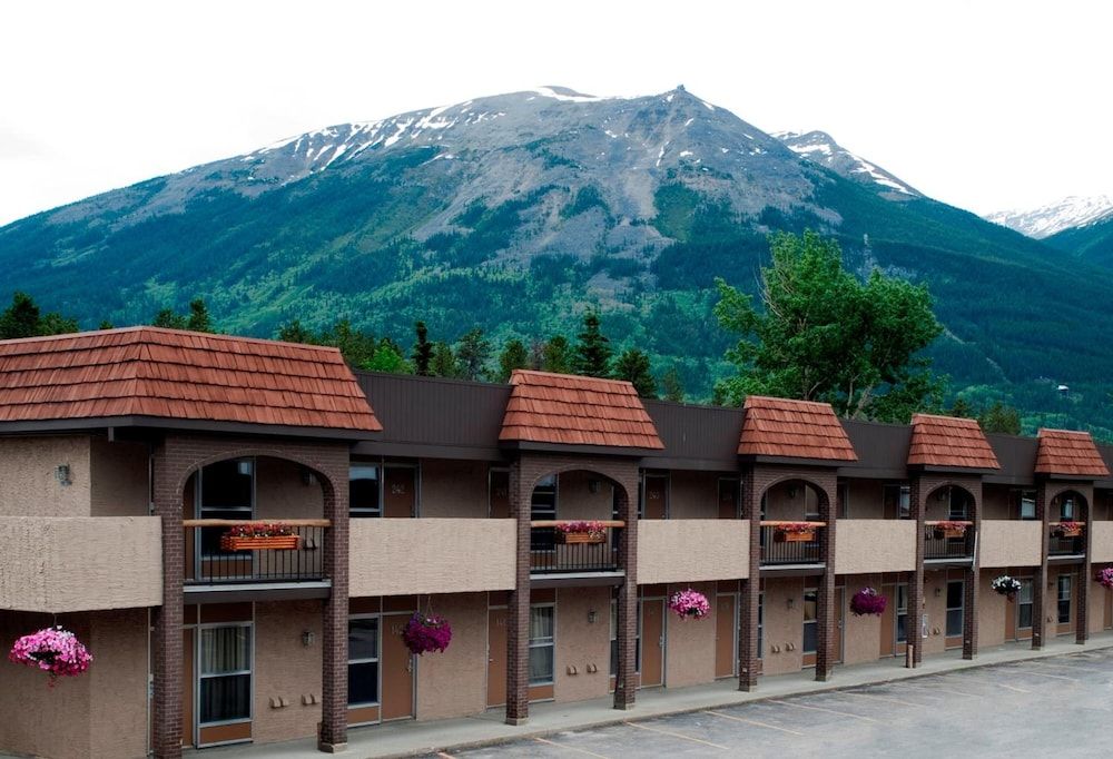 undefined Maligne Lodge 3