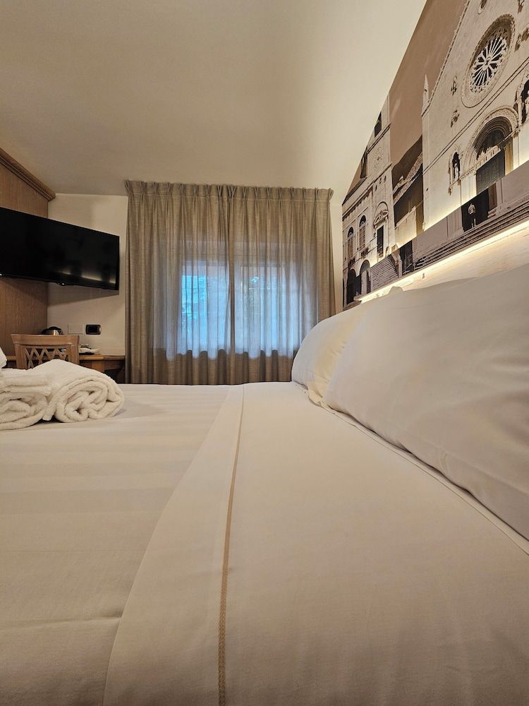 Hotel Cladan Economy Double Room 2