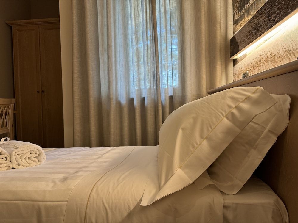 Hotel Cladan Superior Single Room 2