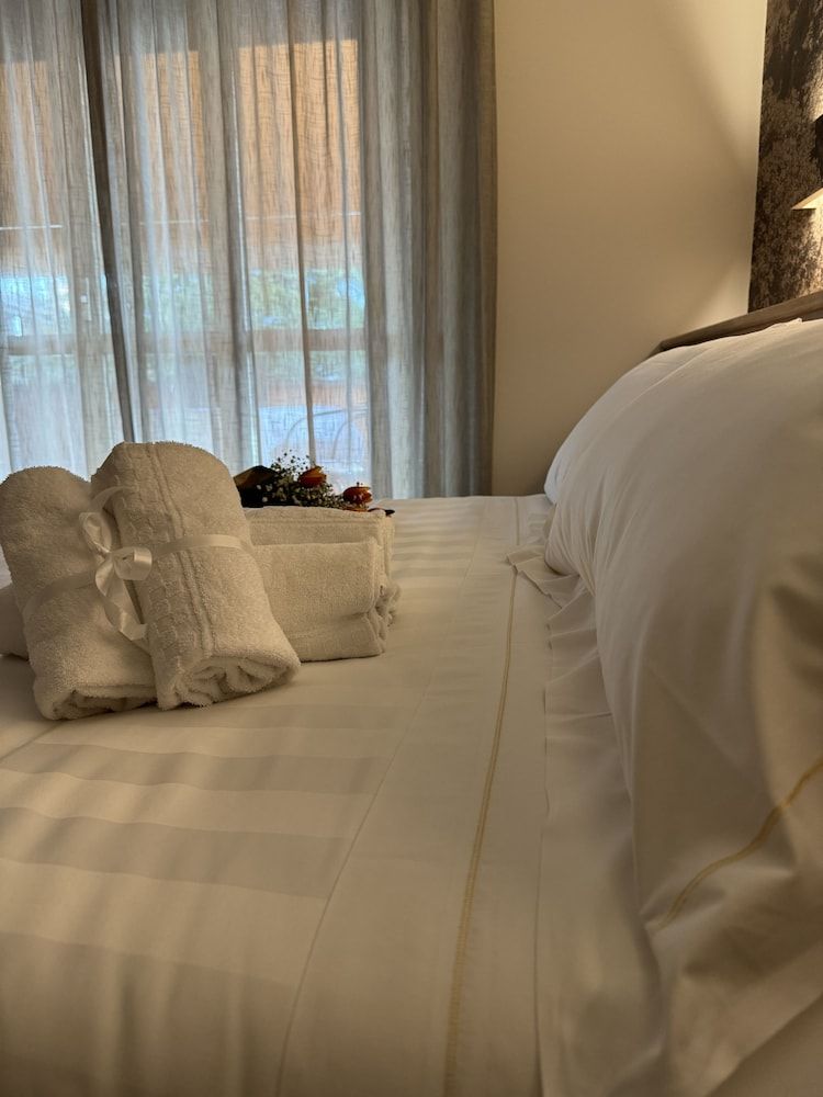 Hotel Cladan Superior Double Room 8