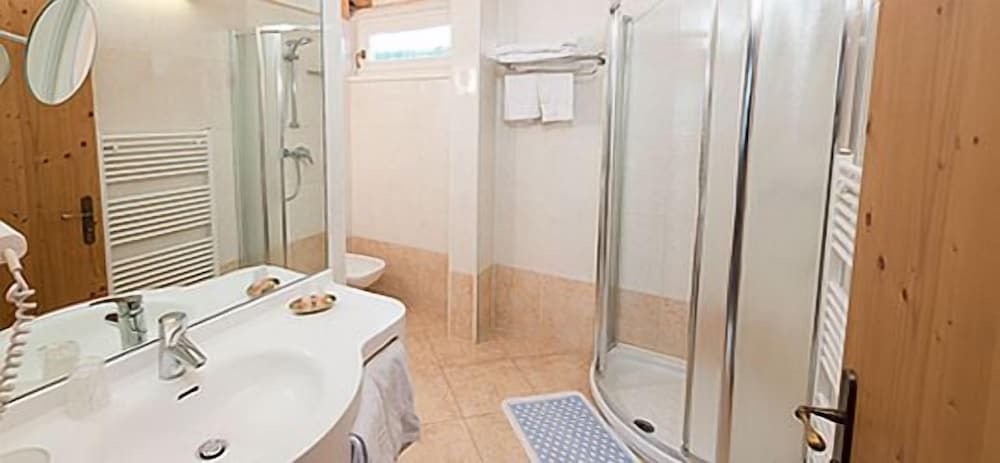 Lady Maria Hotel & Resort Classic Double Room 3