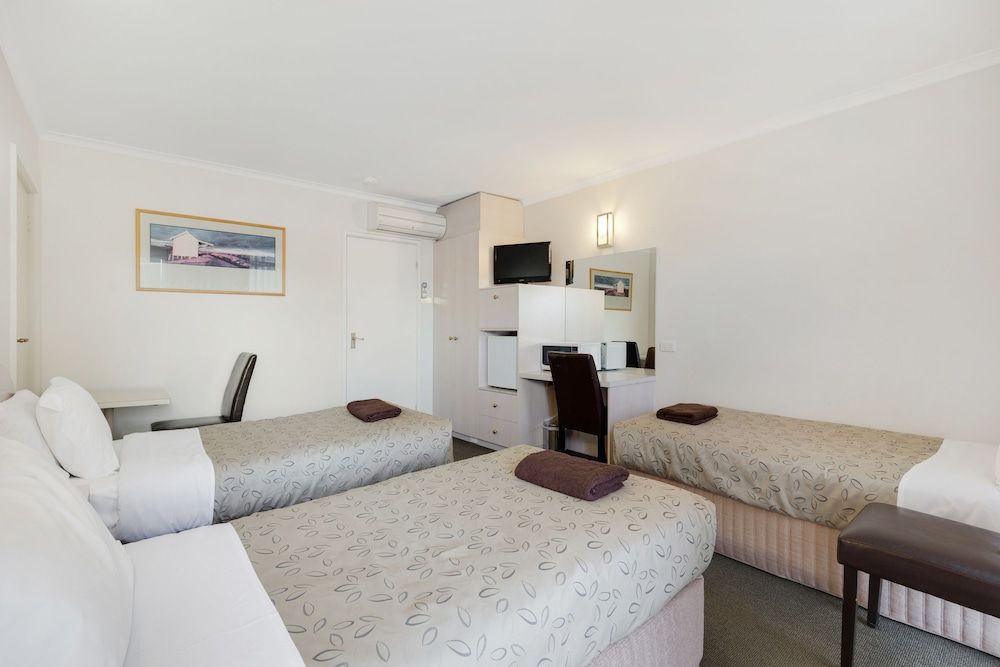 Alexander Motor Inn & Apartments Basic Triple Room