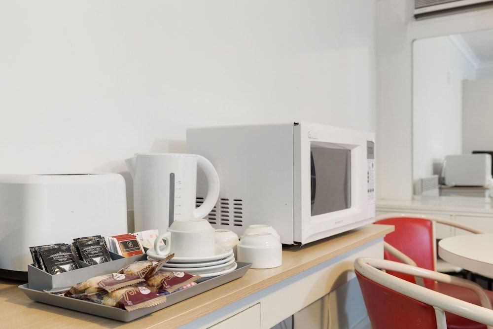 Alexander Motor Inn & Apartments Quadruple Family Room 5