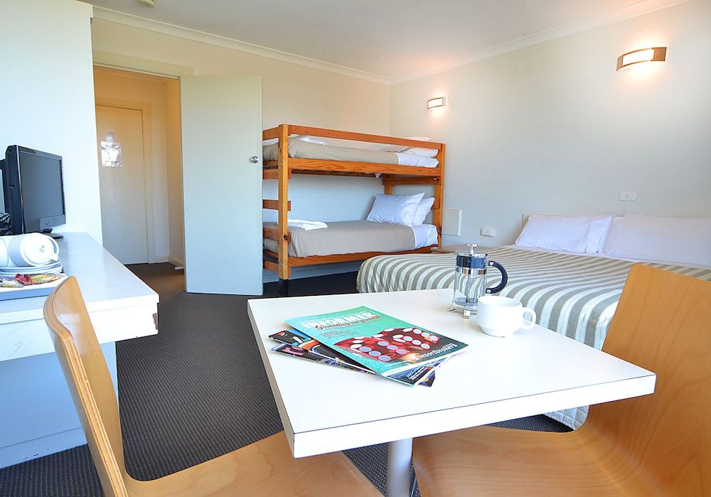 Alexander Motor Inn & Apartments Family Room 2