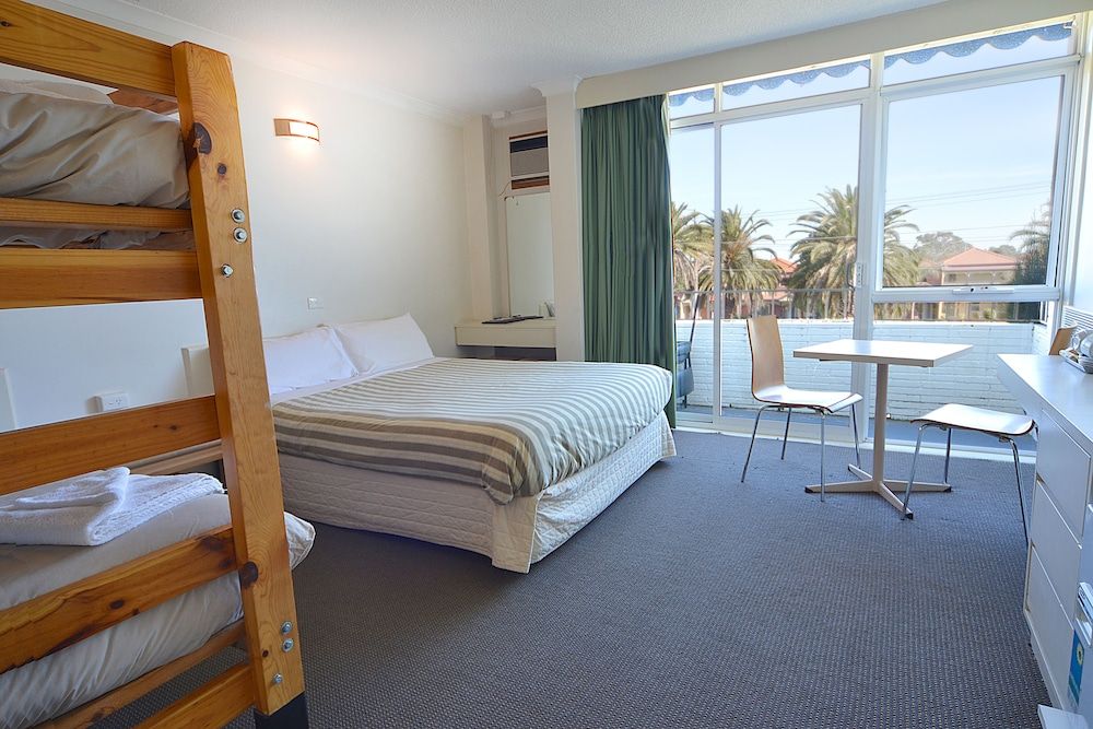 Alexander Motor Inn & Apartments Family Room 3