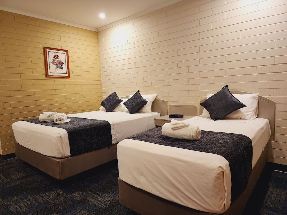 Katherine Motel Superior Twin