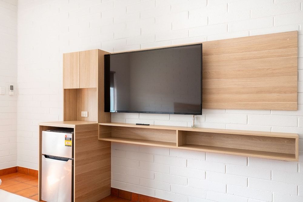 Katherine Motel Standard Queen 5