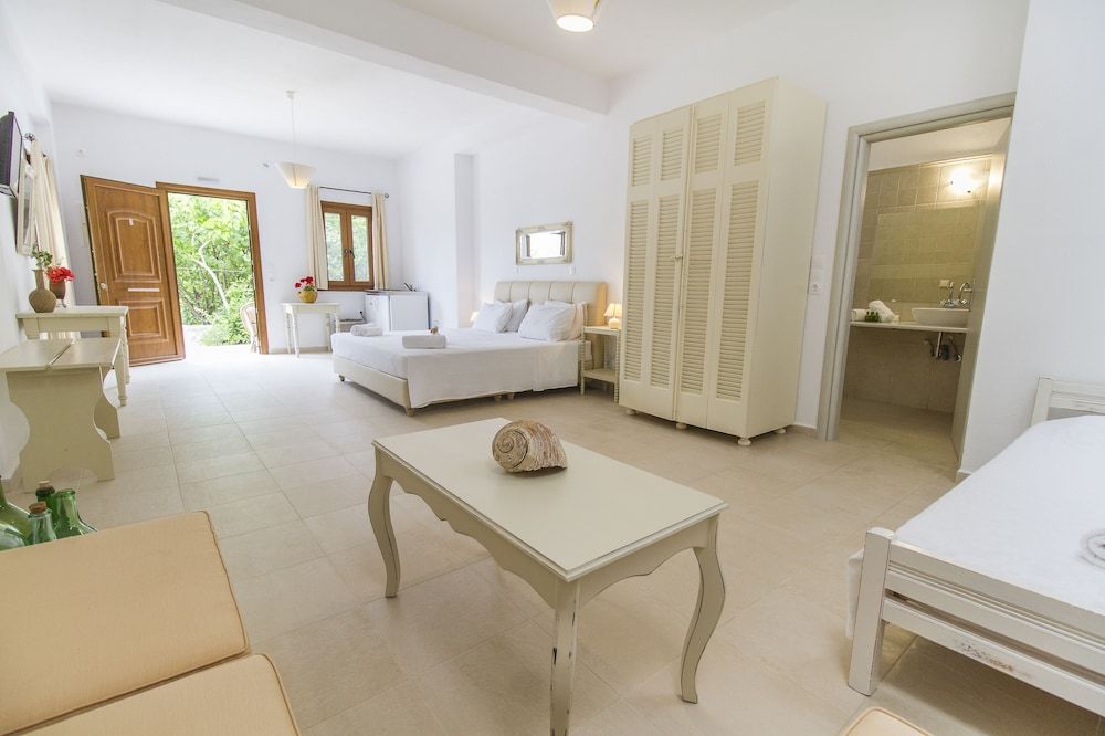 Comfort Triple Room
