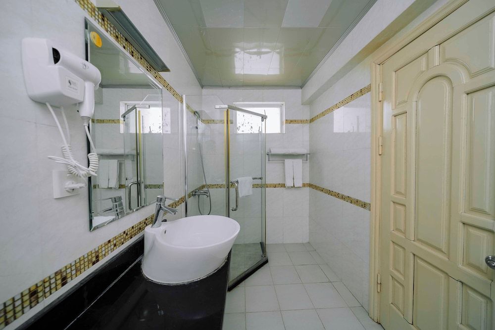 Hoang Long Hotel - Hai Phong Center Superior Double or Twin Room, City View 14