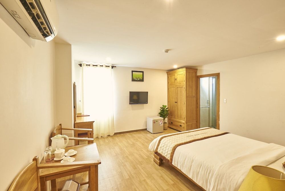 Sai Gon's Book Hotel - The Airport Front Standard Suite 5