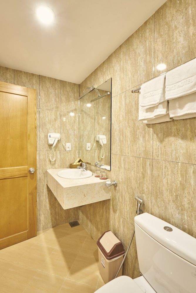 Sai Gon's Book Hotel - The Airport Front Standard Suite 8