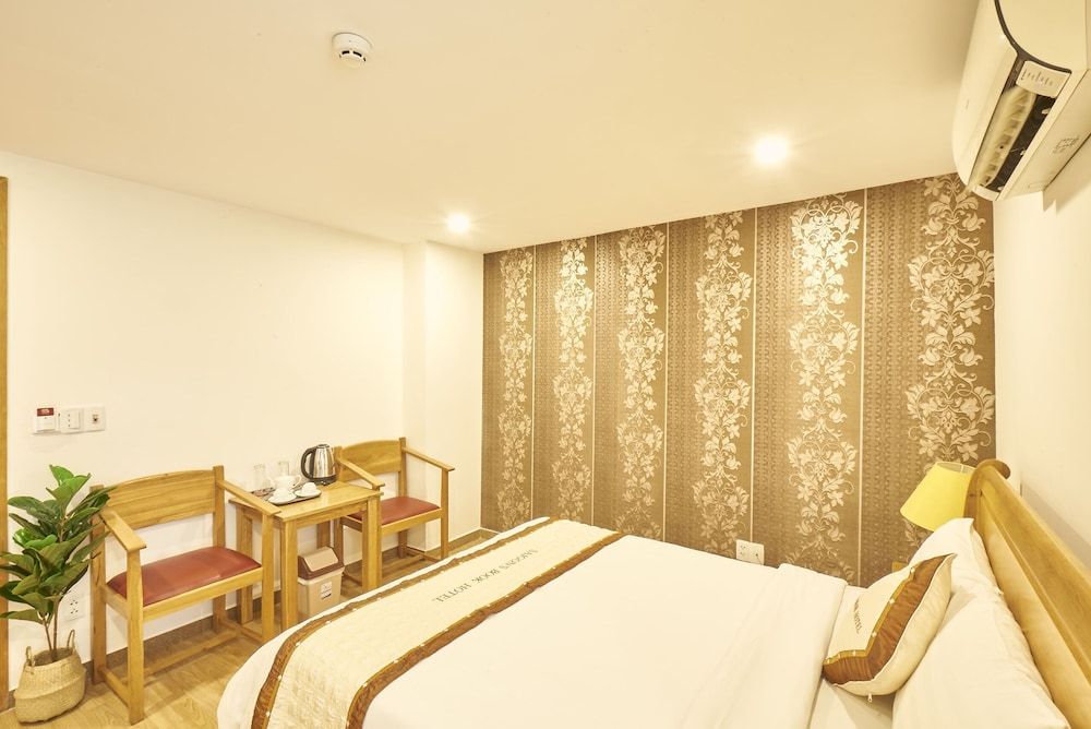 Sai Gon's Book Hotel - The Airport Front Standard Suite 3