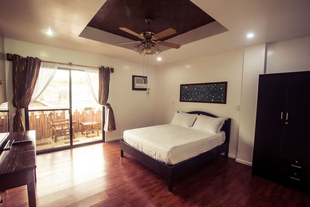 Oasis Resort and Spas Standard Room, 1 Queen Bed, Partial Ocean View 3