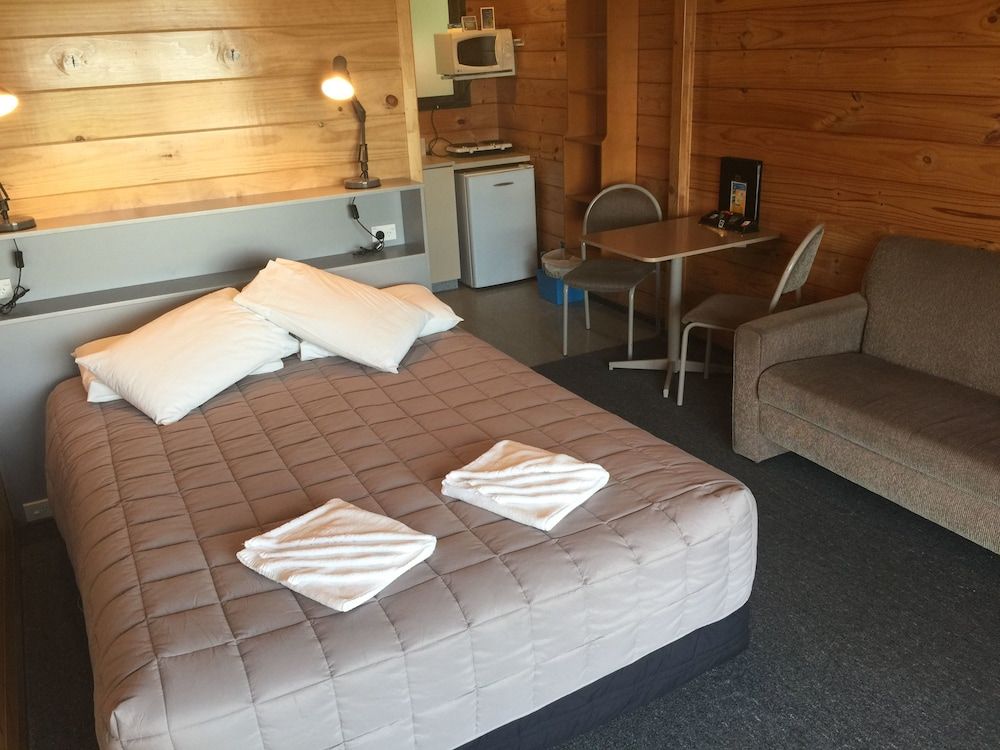 Greymouth Seaside TOP 10 Holiday Park Double Studio Unit 4