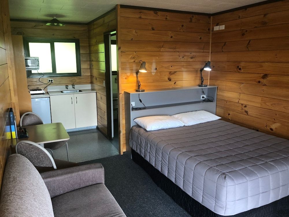 Greymouth Seaside TOP 10 Holiday Park Double Studio Unit 2