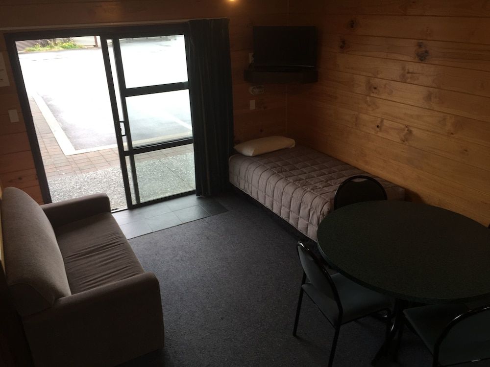Greymouth Seaside TOP 10 Holiday Park Self-Contained One Bedroom 6