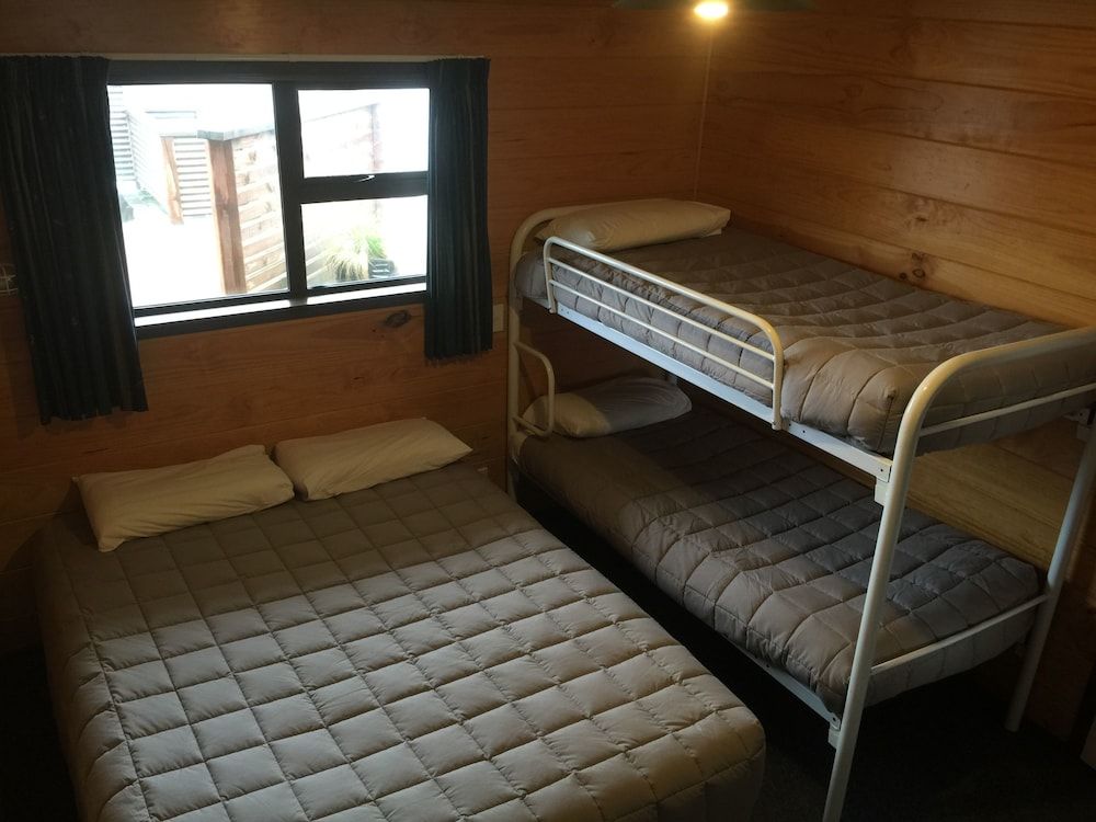 Greymouth Seaside TOP 10 Holiday Park Self-Contained One Bedroom 2