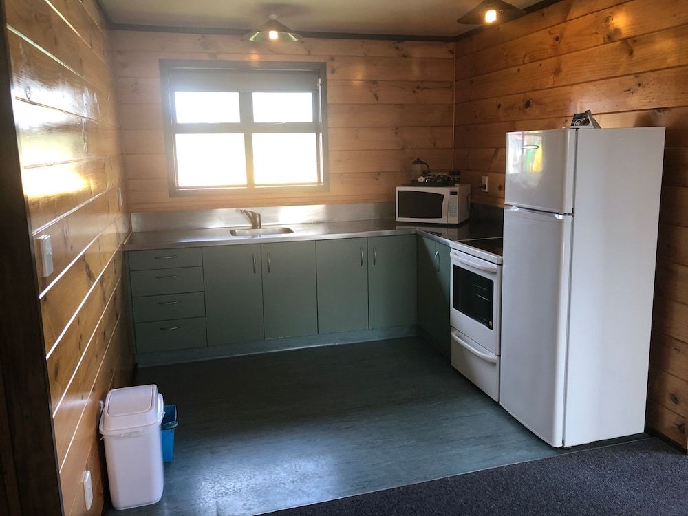 Greymouth Seaside TOP 10 Holiday Park Two Bedroom Cottage 4