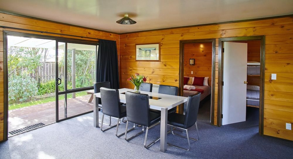 Greymouth Seaside TOP 10 Holiday Park Two Bedroom Cottage 3