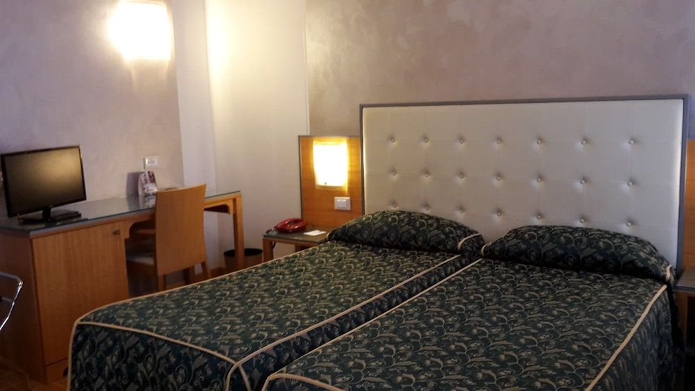 Hotel Riviera Classic Twin Room 3