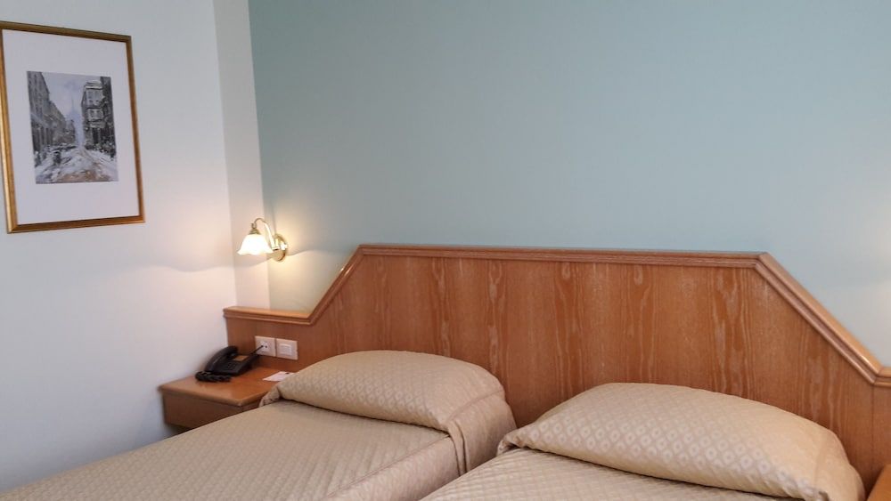 Hotel Riviera Classic Twin Room 4