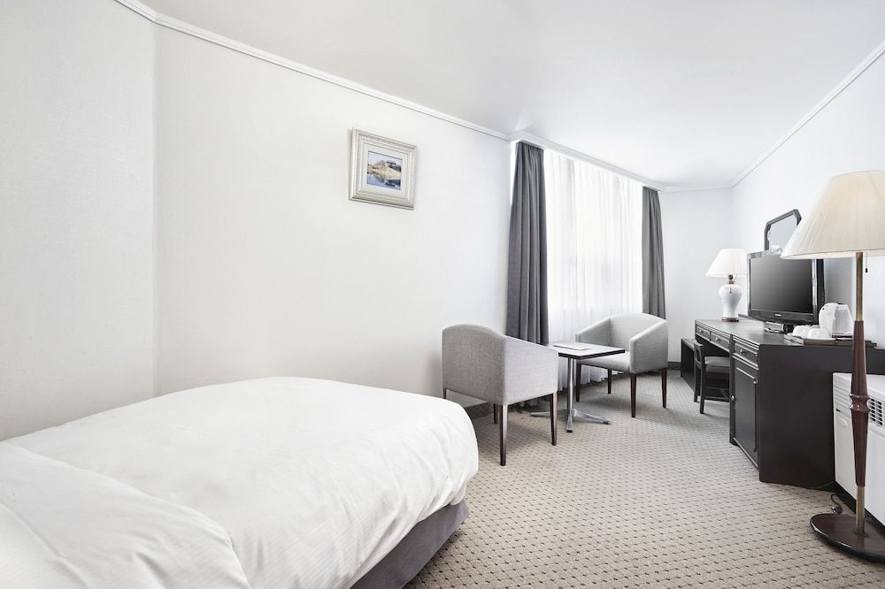 undefined Hotel President 2