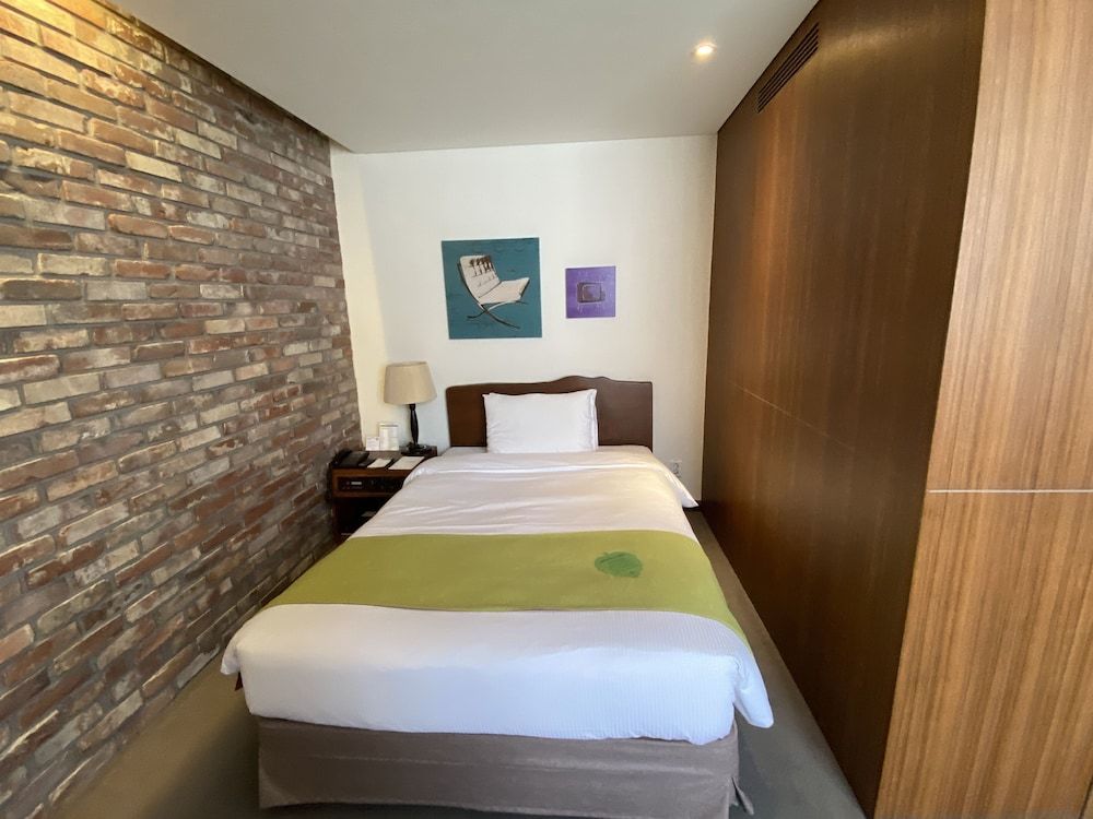 undefined Hotel President 3
