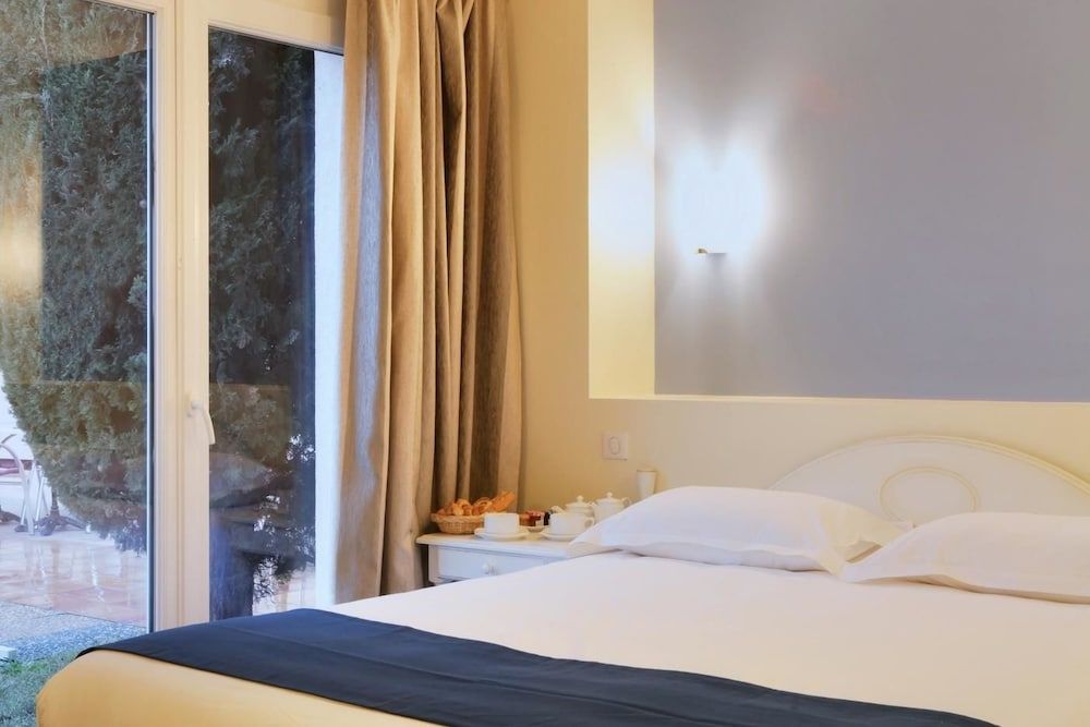 Best Western Hotel Le Sud Superior Room, 1 Queen Bed, Terrace, Garden View 2