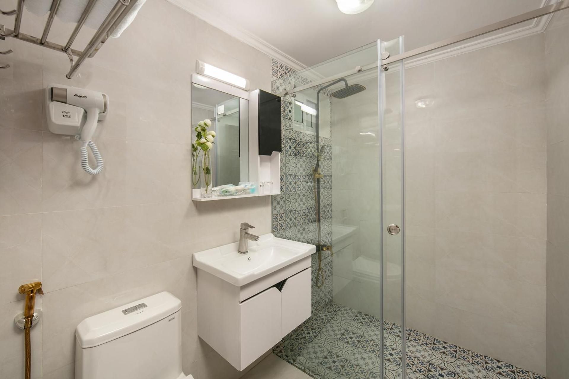 undefined Little Diamond Hotel 8