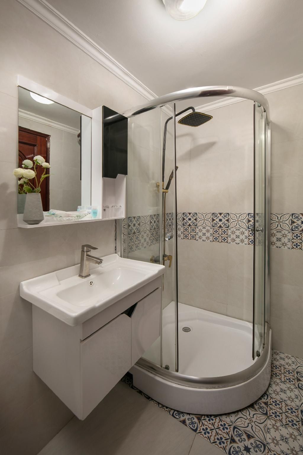 undefined Little Diamond Hotel 5