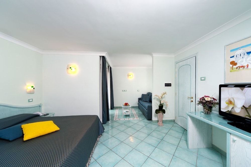 Hotel Bellevue Benessere & Relax Superior Quadruple Room 2