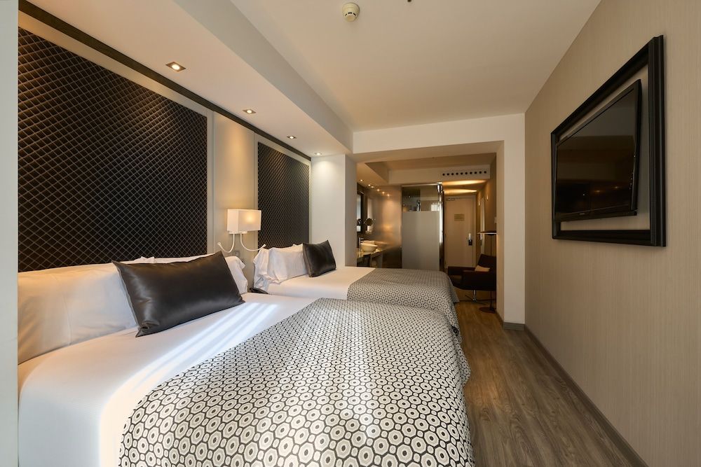 undefined Catalonia Square 4