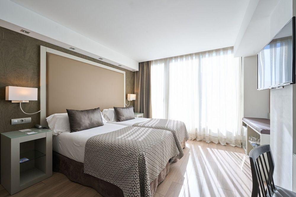 undefined Catalonia Square 7