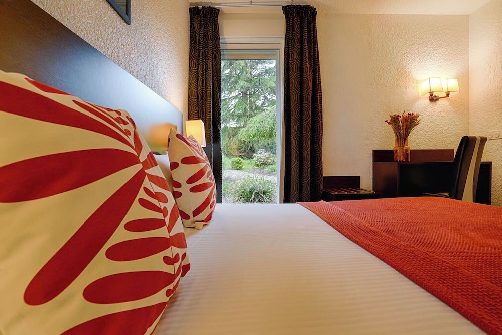 Brit Hotel Le Branhoc Superior Double Room (Shower) 2