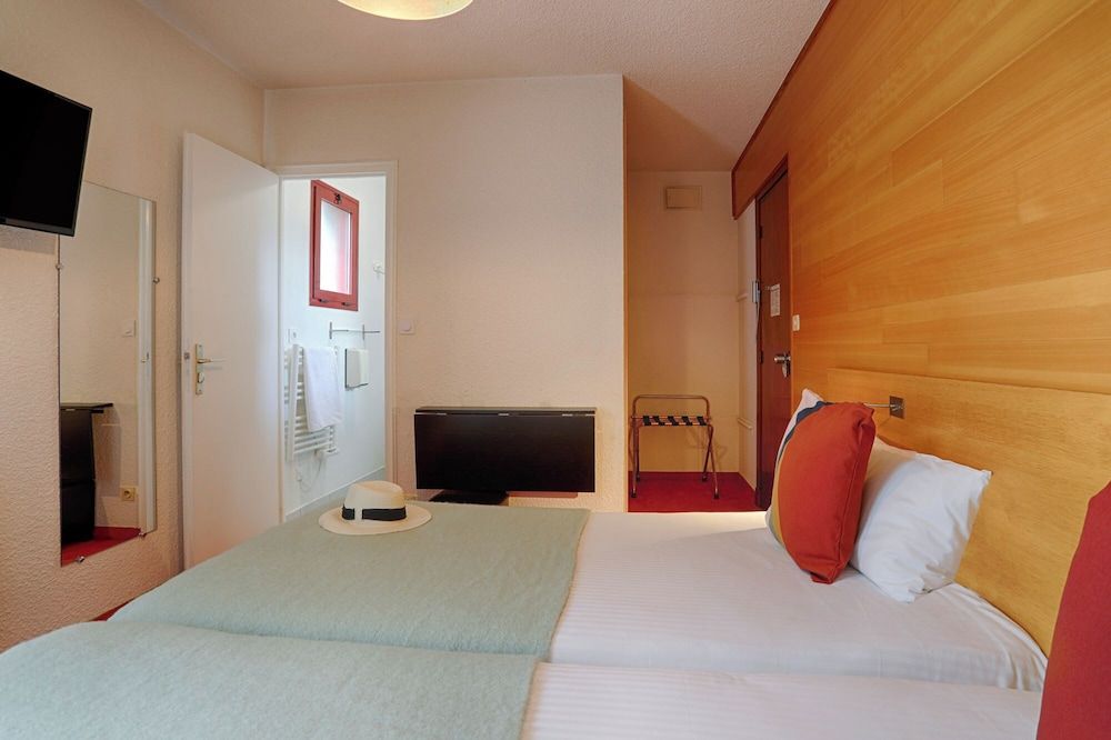 Brit Hotel Le Branhoc Standard Twin Room 5