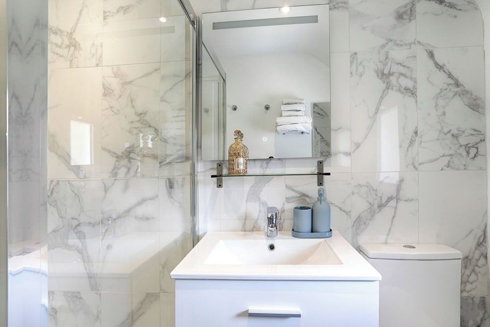 Brit Hotel Le Branhoc Superior Double Room (Shower) 31