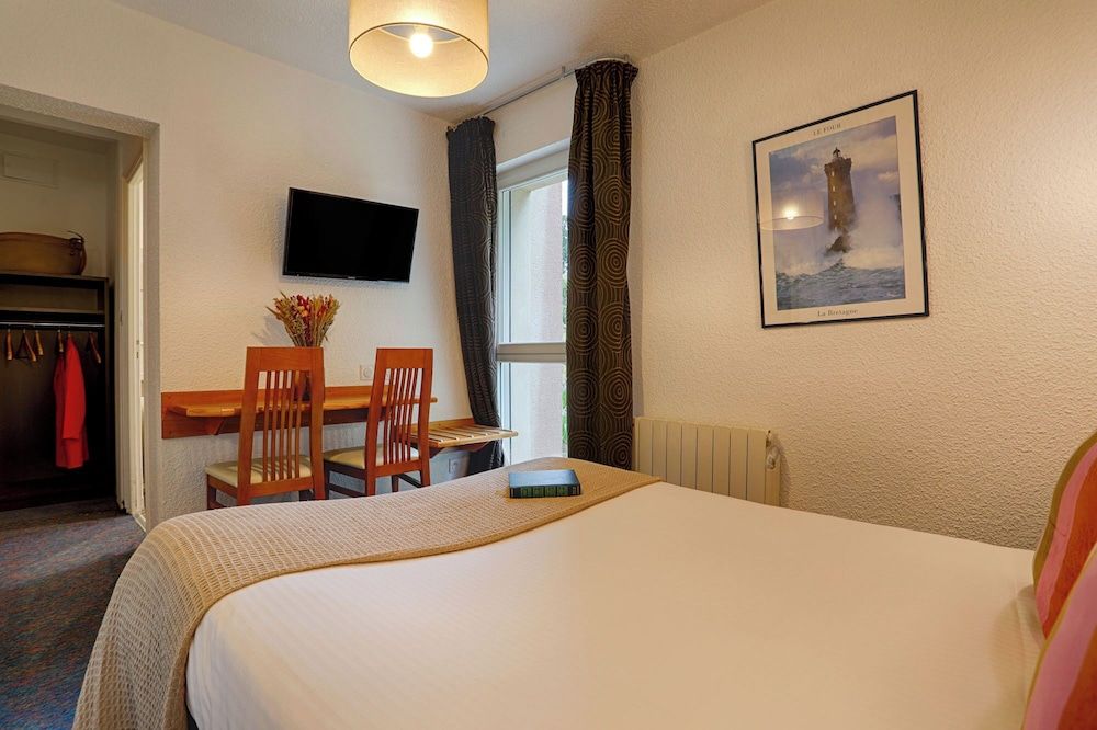 Brit Hotel Le Branhoc Standard Double Room 3