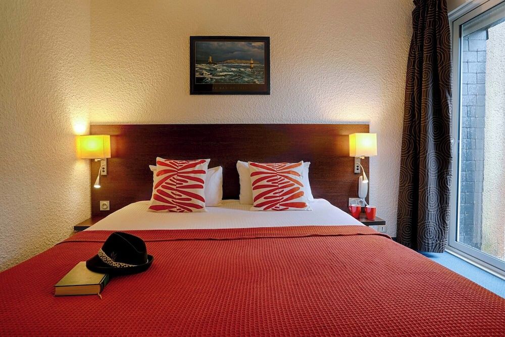 Brit Hotel Le Branhoc Superior Double Room (Shower) 5