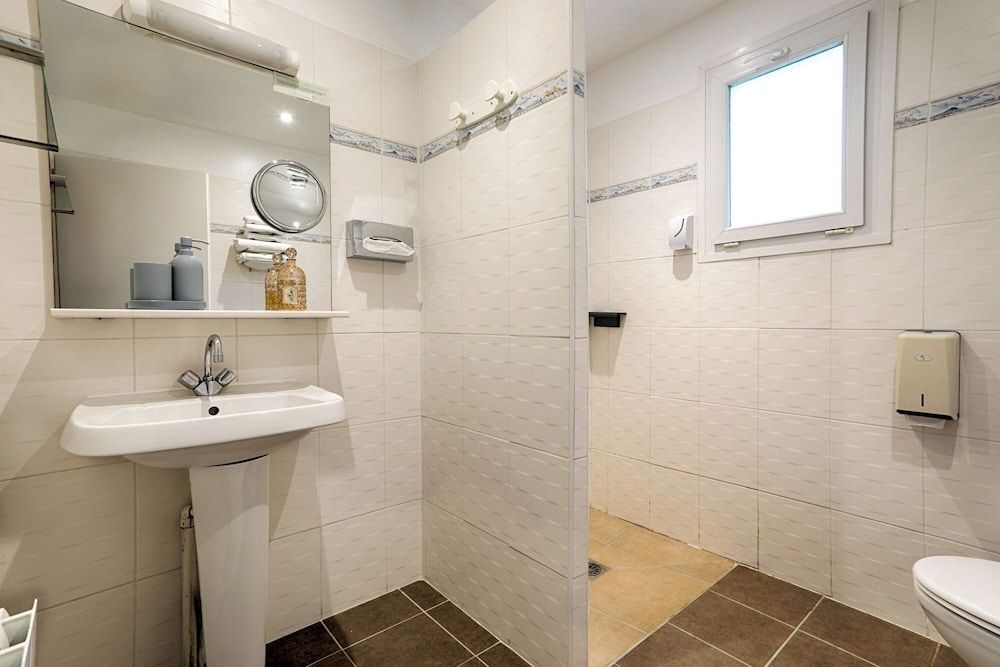 Brit Hotel Le Branhoc Standard Double Room 16