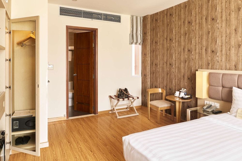 GK Central Hotel Premium Double Room 16