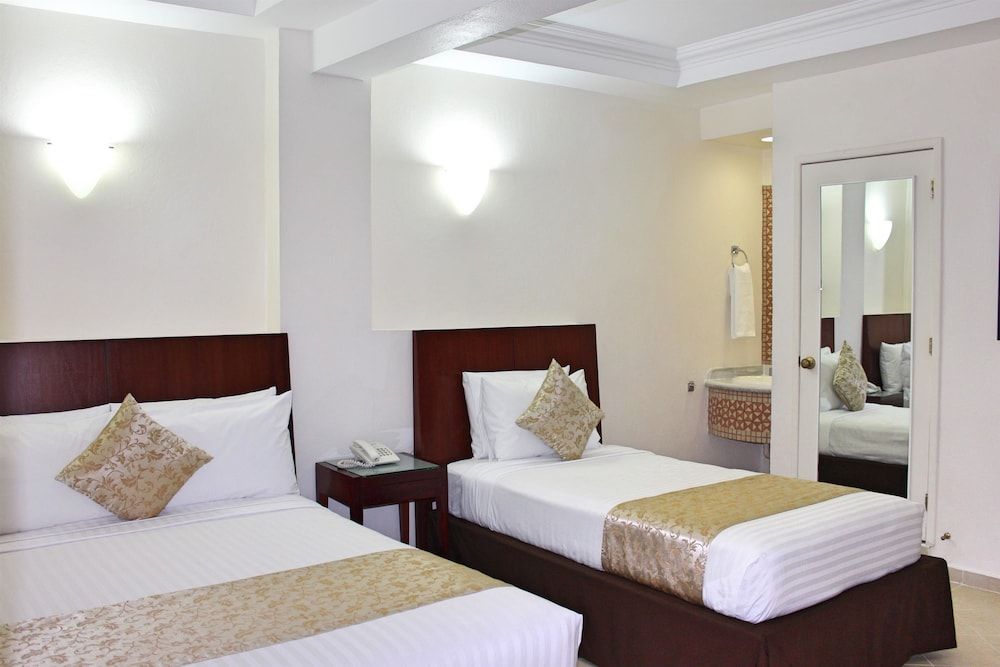 Best Western Taxco Standard Room, Multiple Beds, Non Smoking 3